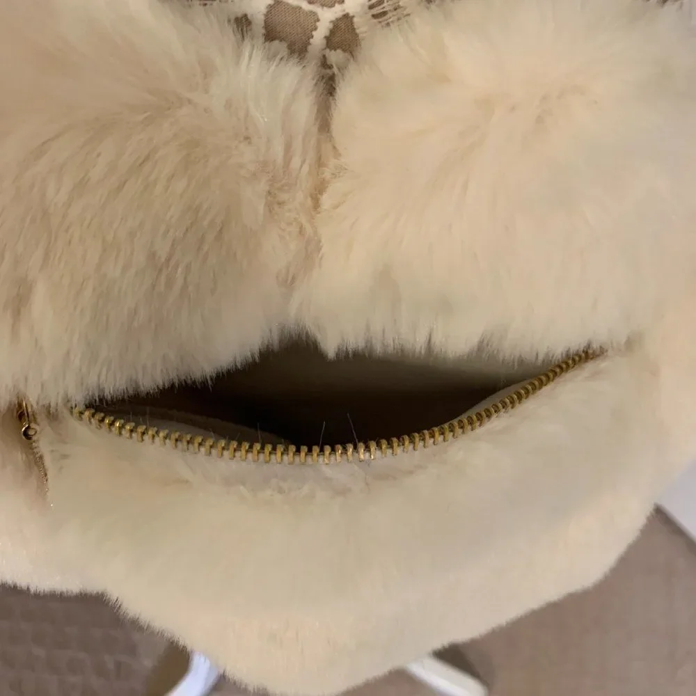 Heart Shaped Faux Fur Crossbody Bag - White - NWT - Picture 8 of 10